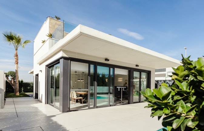 Modernes Fenster im RAL-Design